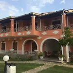 Regina Nina Gasthof Vasilátika